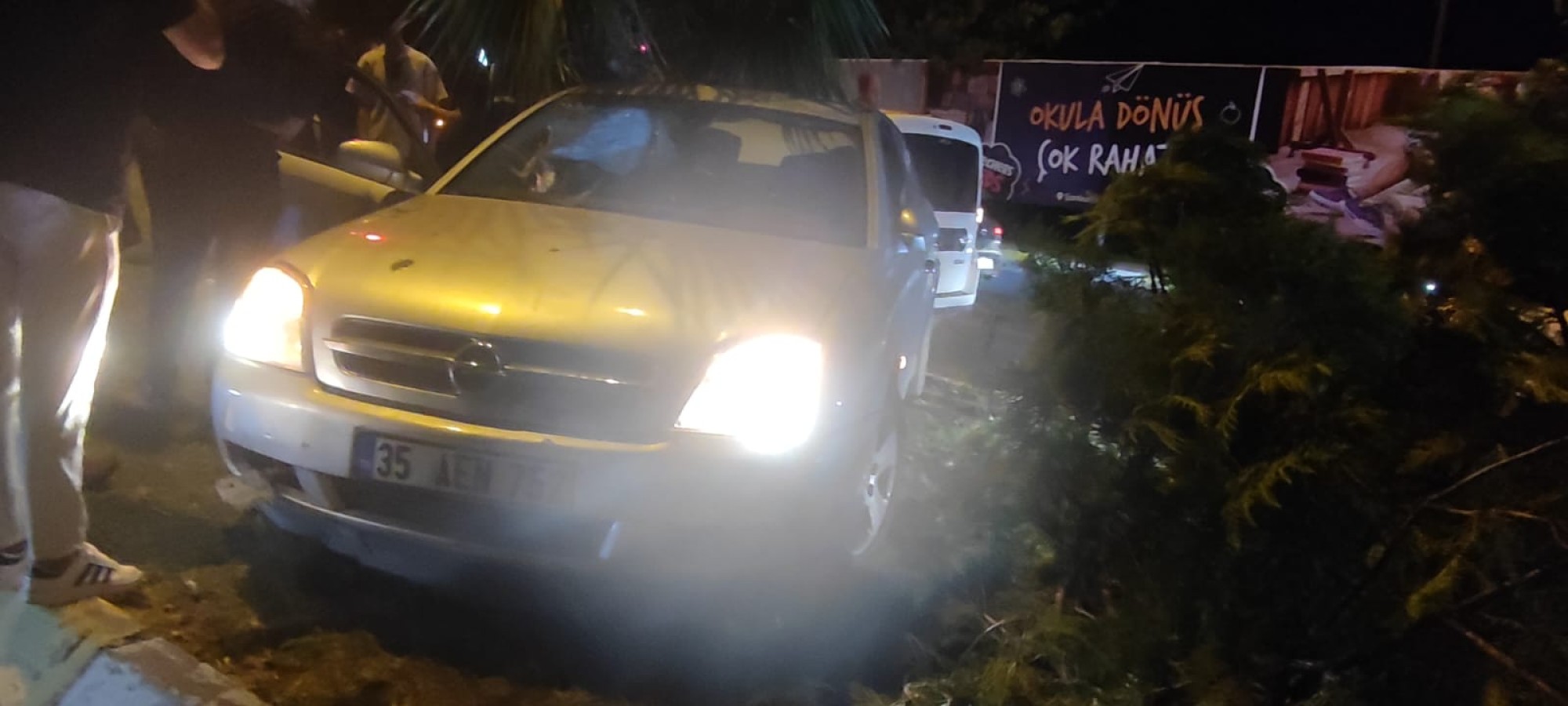 Karaköprü'de otomobil motosiklete çarptı !