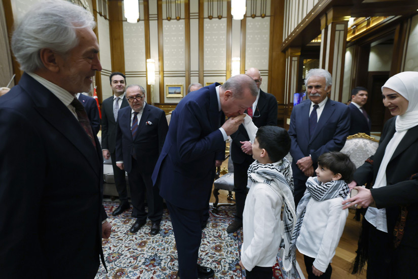 Cumhurbaşkanı'ndan Gazze mesajı: Filistin halkının yanında dimdik duruyoruz