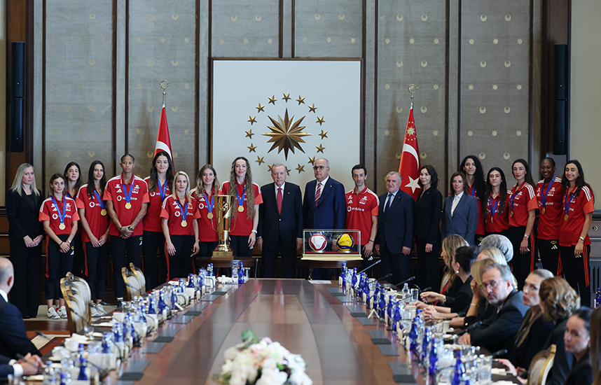 Cumhurbaşkanı Erdoğan, şampiyon millî voleybolcuları kabul etti