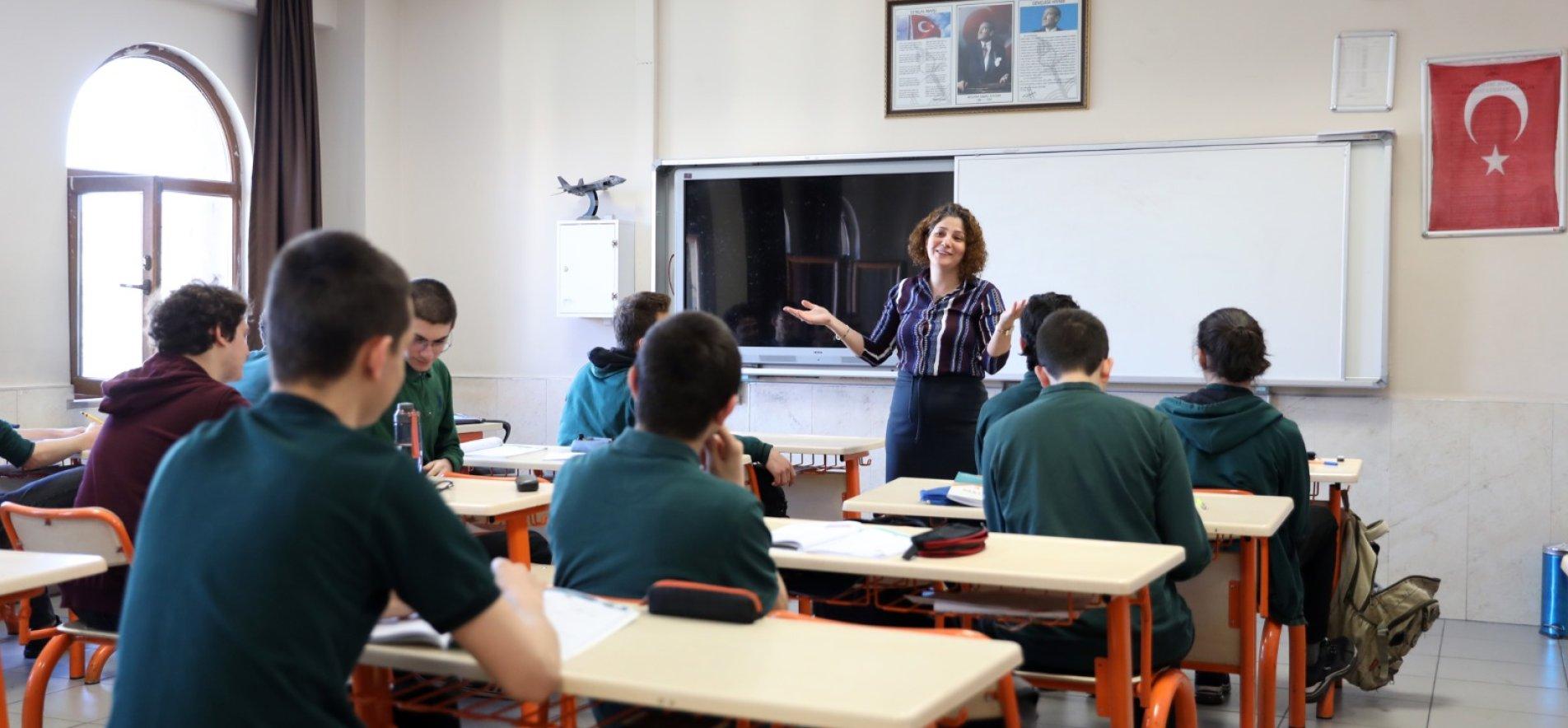 Yarıyıl tatili öğretmenlerin mazerete bağlı yer değiştirme duyuruları yayımlandı