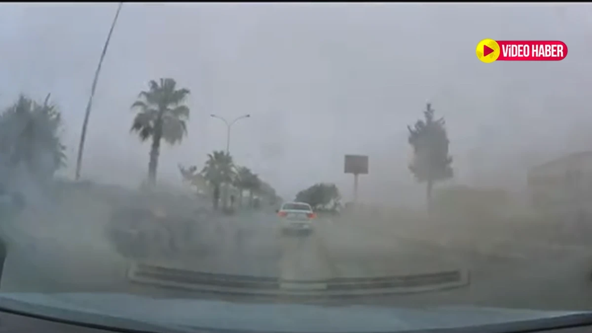 Urfa’da yağmur sonrası oluşan su birikintileri trafiği tehlikeye atıyor!