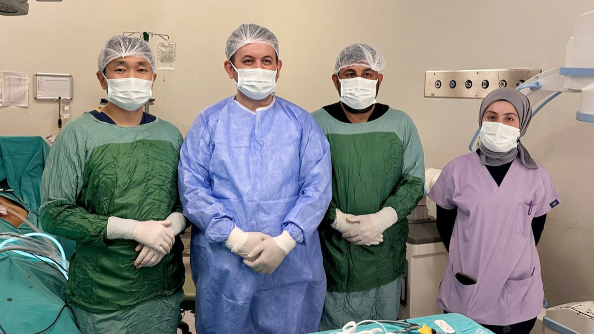Ceylanpınar'da ilk! 55 yaşındaki kadın hastayı aylardır kıvrandıran taş böyle çıkarıldı