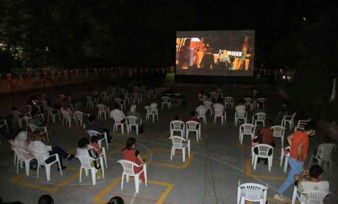 Urfa'da sosyal mesafeli açık hava sineması düzenlendi