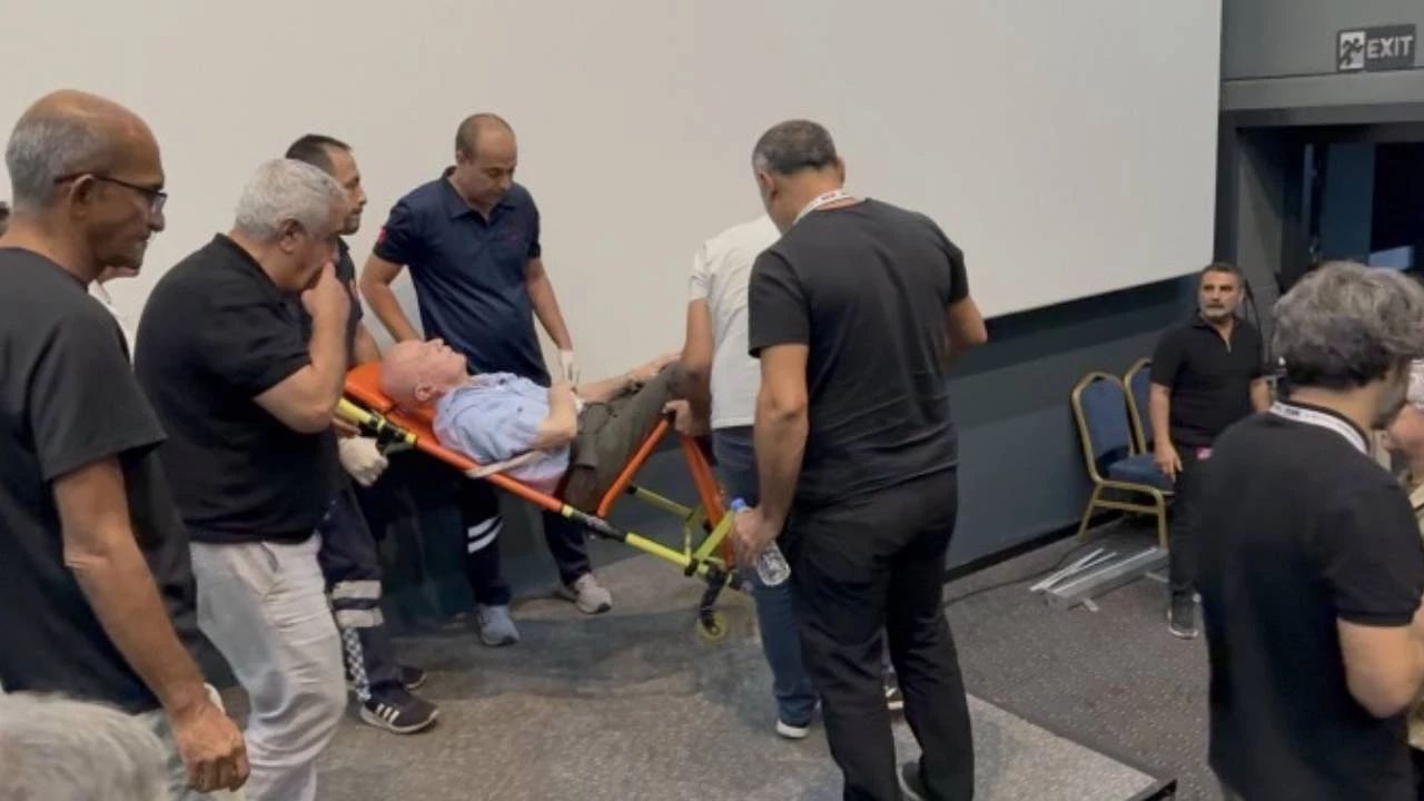 Gazeteci İsmail Beşikçi konuşma yaparken fenalaştı!