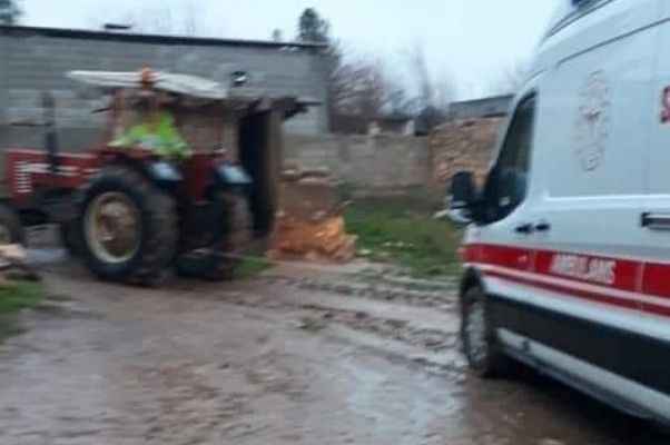 Ceylanpınar’da ambulans çamura saplandı