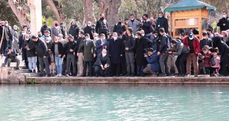 Bakan Karaismailoğlu Balıklıgöl'ü ziyaret etti