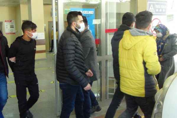 Şanlıurfa'da çeşitli suçlardan aranan şüphelilere operasyon: 5 gözaltı