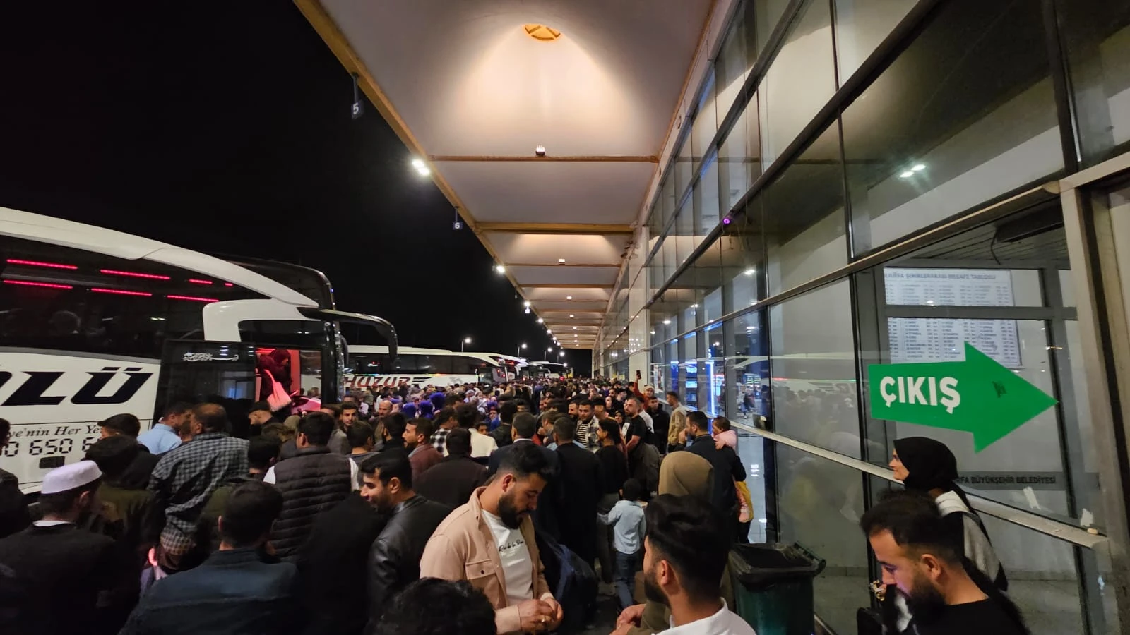 Şanlıurfa Otogarında insan seli