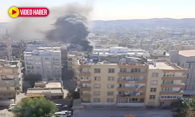 Şanlıurfa’da 4 katlı binada yangın paniği! Gelişigüzel park edilen araçlar itfaiyeye zor anlar yaşattı