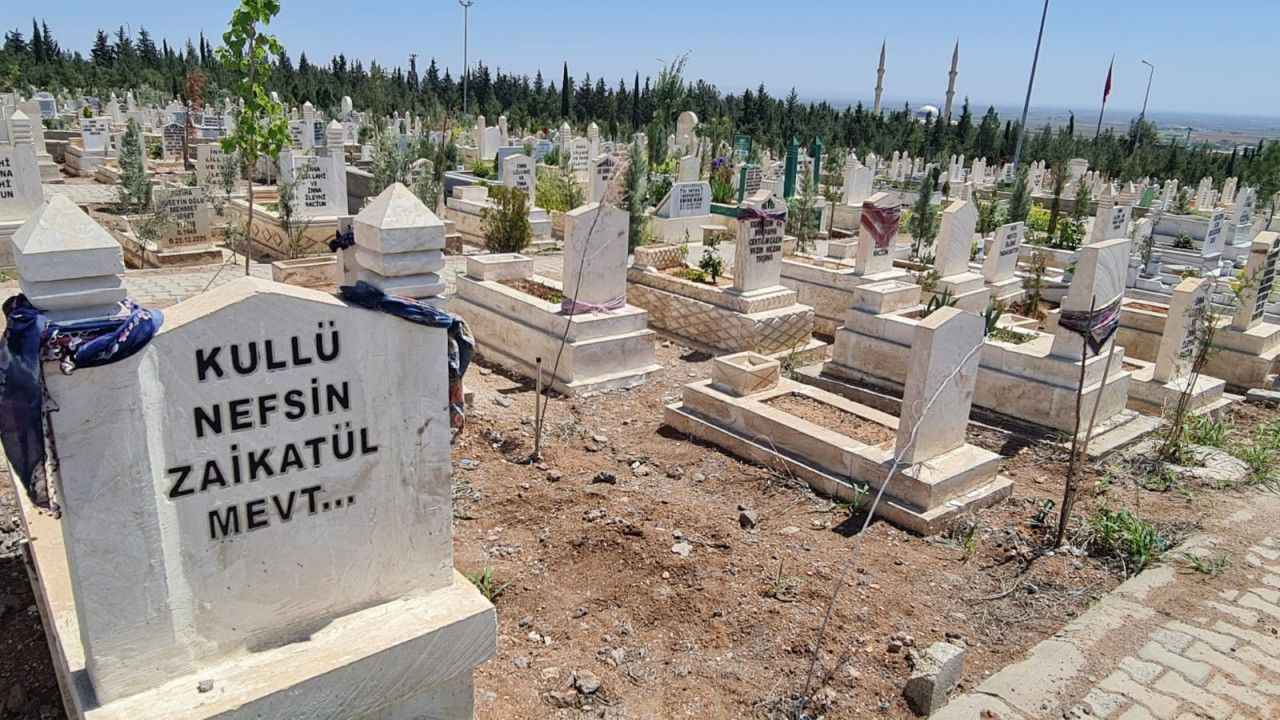 Urfa’da kabir taşlarına tülbent bağlama geleneği