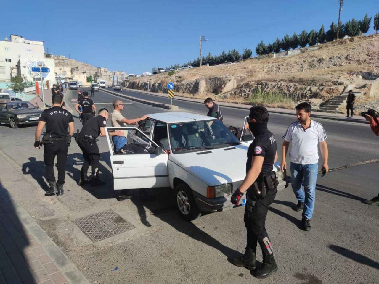 Şanlıurfa’da şafak operasyonu: 28 gözaltı