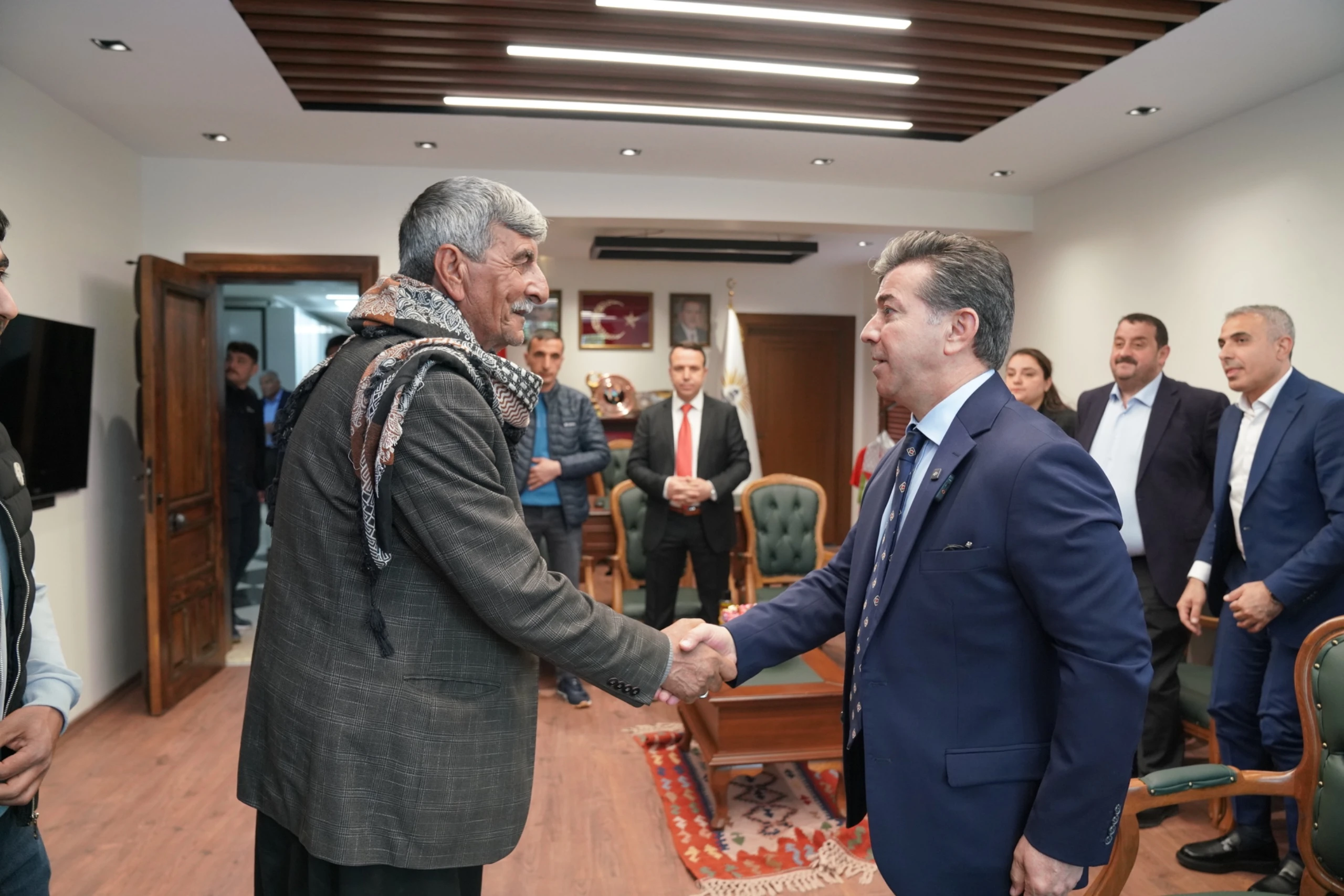 Başkan Bucak vatandaşlarla bayramlaştı