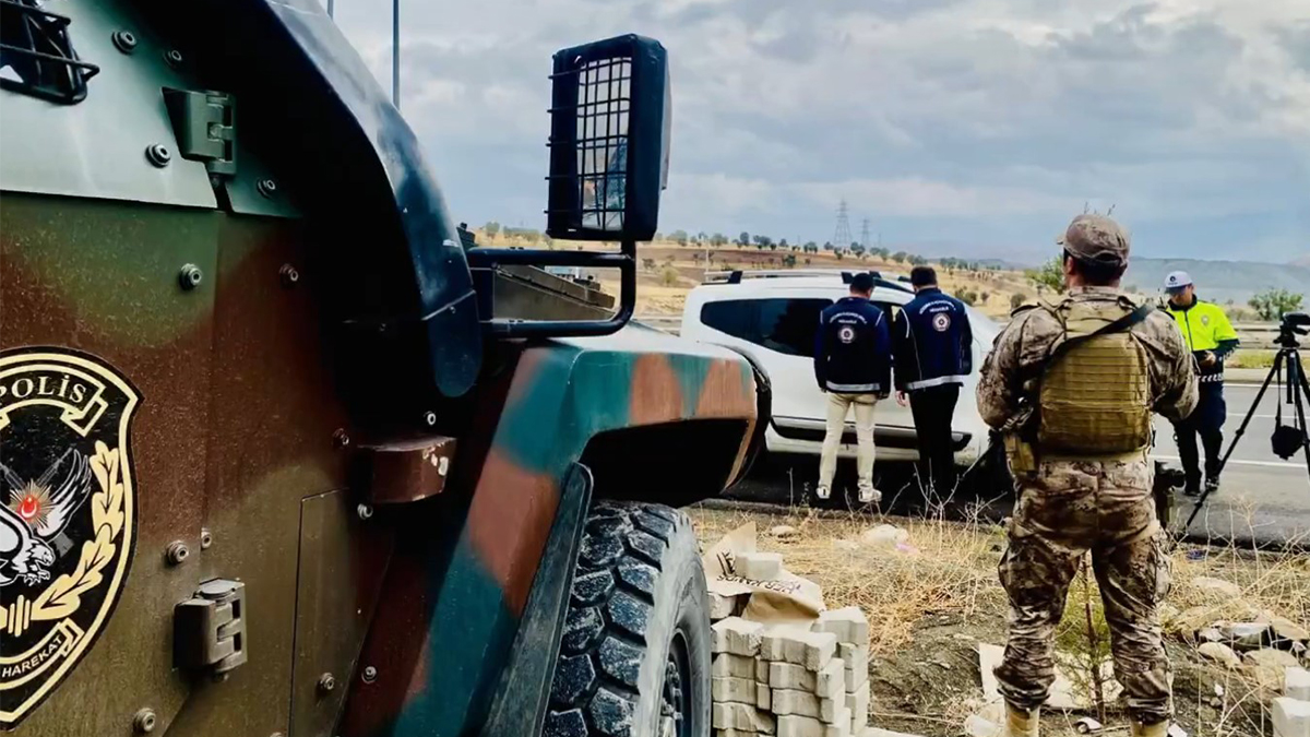 Türkiye genelinde düğmeye basıldı! Yüzlerce düzensiz göçmen yakalandı