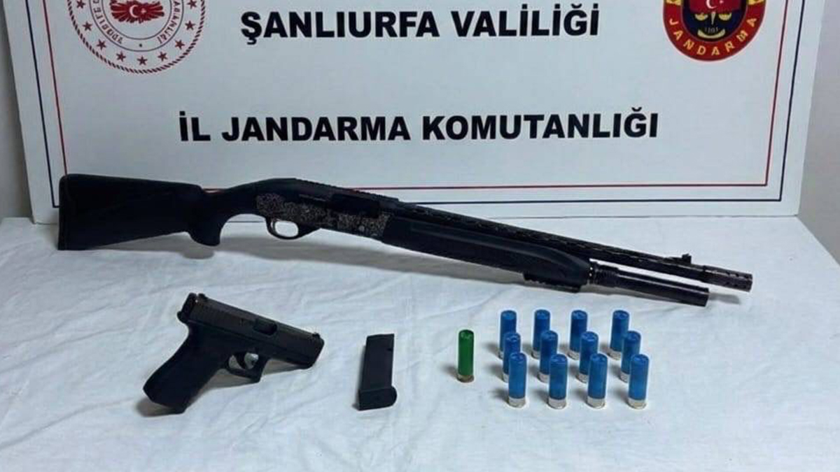 Şanlıurfa’da jandarmadan 2 adrese operasyon! Kaçak tabancalar ele geçirildi