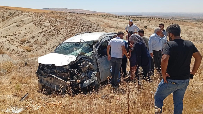 Adıyaman- Şanlıurfa yolunda araç şarampole yuvarlandı