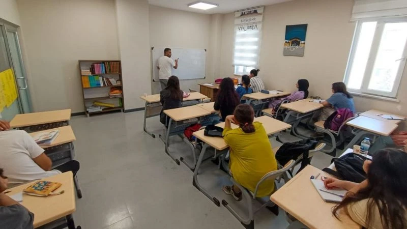 Alanında uzman eğitmenlerden ücretsiz eğitim alıyorlar