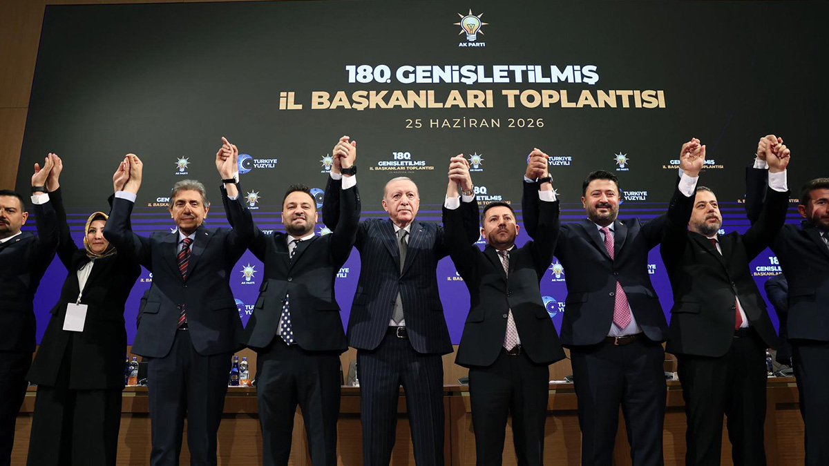 3 belediye başkanı resmen AK Parti’de! Rozetleri Cumhurbaşkanı Erdoğan taktı