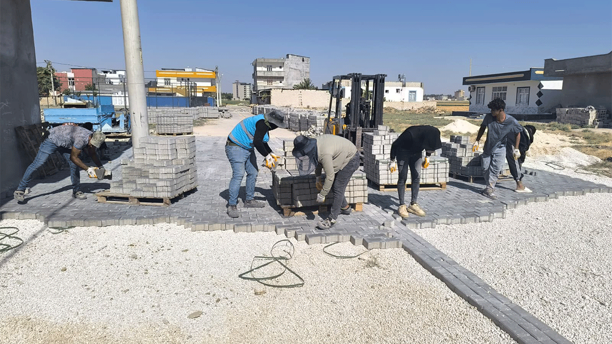 Akçakale'de mahalle yollarında dönüşüm sürüyor