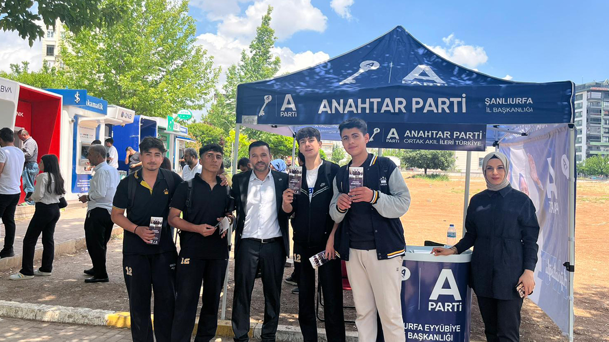 Anahtar Parti Karaköprü’de sahaya indi: İlgi yoğun
