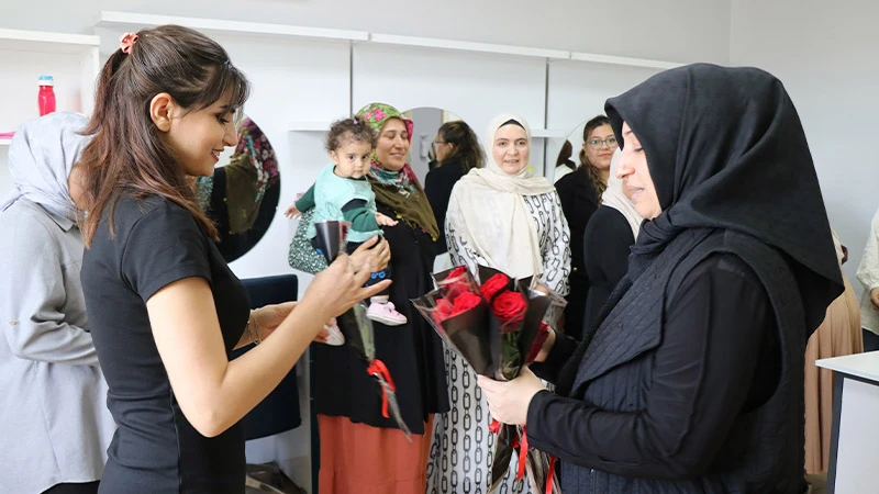 Haliliye’de Anneler Günü dolayısıyla kadın kursiyerlere anlamlı ziyaret