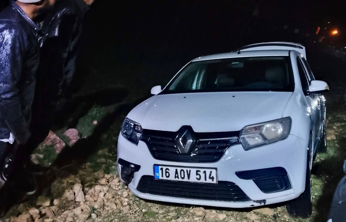 Bazda mağaraları yakınlarında kaza! Şarampole düştü...