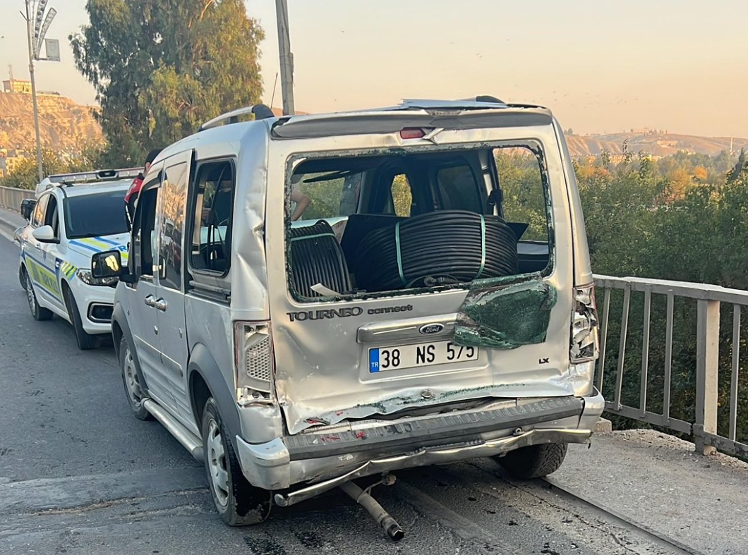 Şanlıurfa'da köprü üstünde zincirleme kaza! Yaralılar var