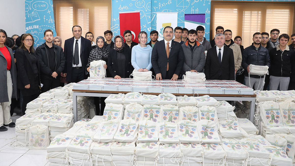Haliliye’de üniversite adaylarına ücretsiz eğitim seti
