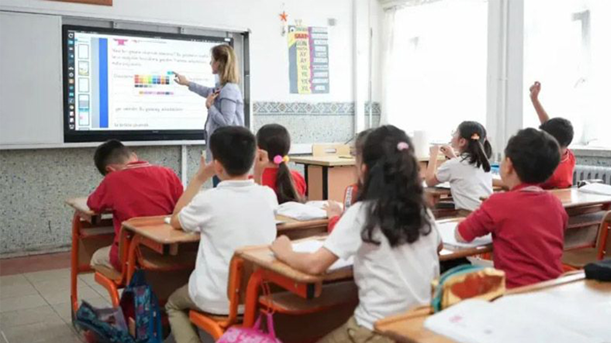 Şanlıurfa’da okul müdüründen velilere dikkat çeken tatil mesajı: "15 gün idare edeceksiniz"