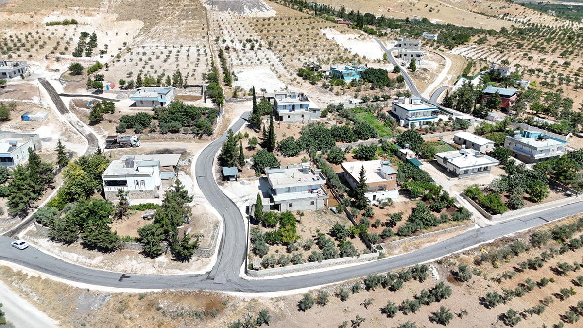 Karaköprü’de kırsal mahallede toz çamur derdi bitiyor