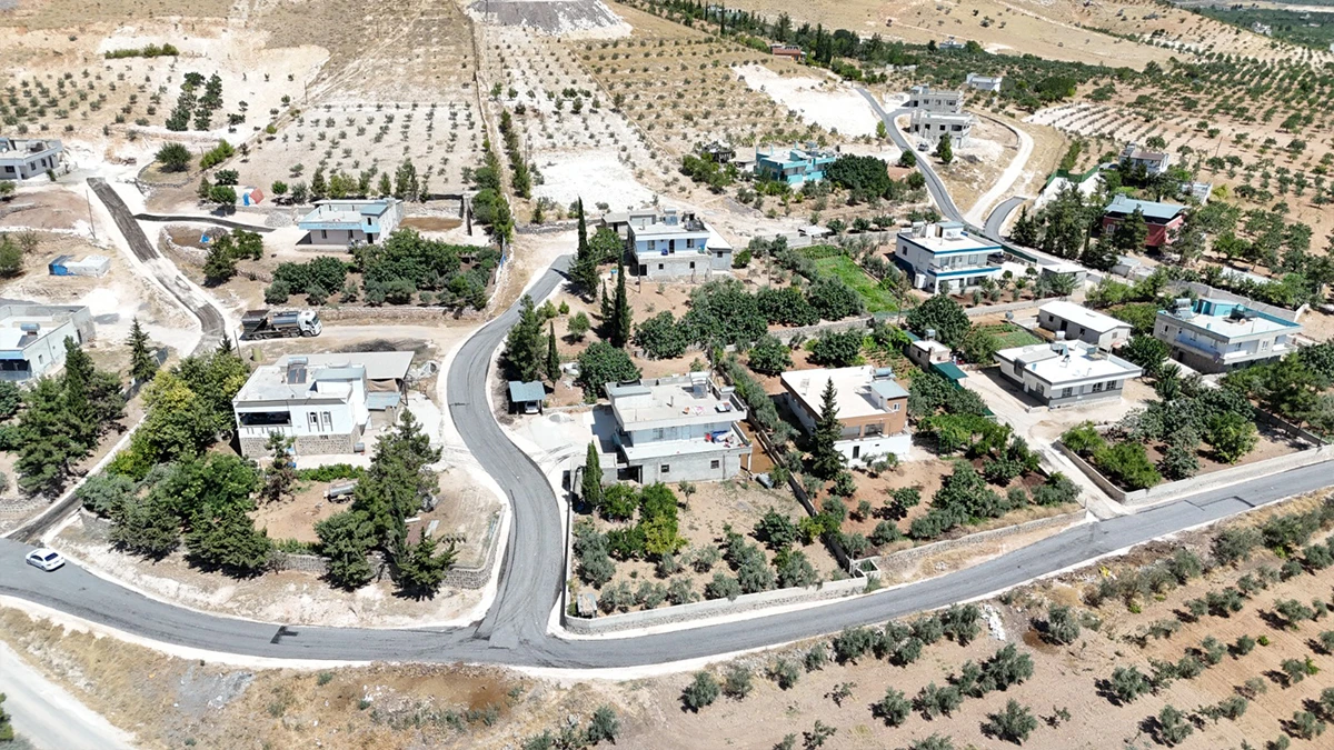 Karaköprü’de kırsal mahallede toz çamur derdi bitiyor