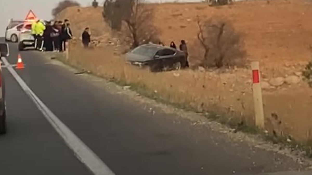 Suruç-Şanlıurfa yolunda otomobil şarampole uçtu!