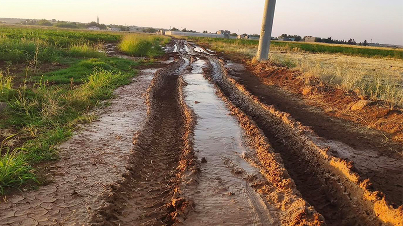 Şanlıurfa'da pamuk ve mısır sulaması yol çilesine dönüştü