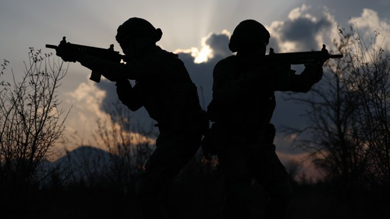 Mehmetçik sınırda göz açtırmıyor! 10 terörist etkisiz hale getirildi