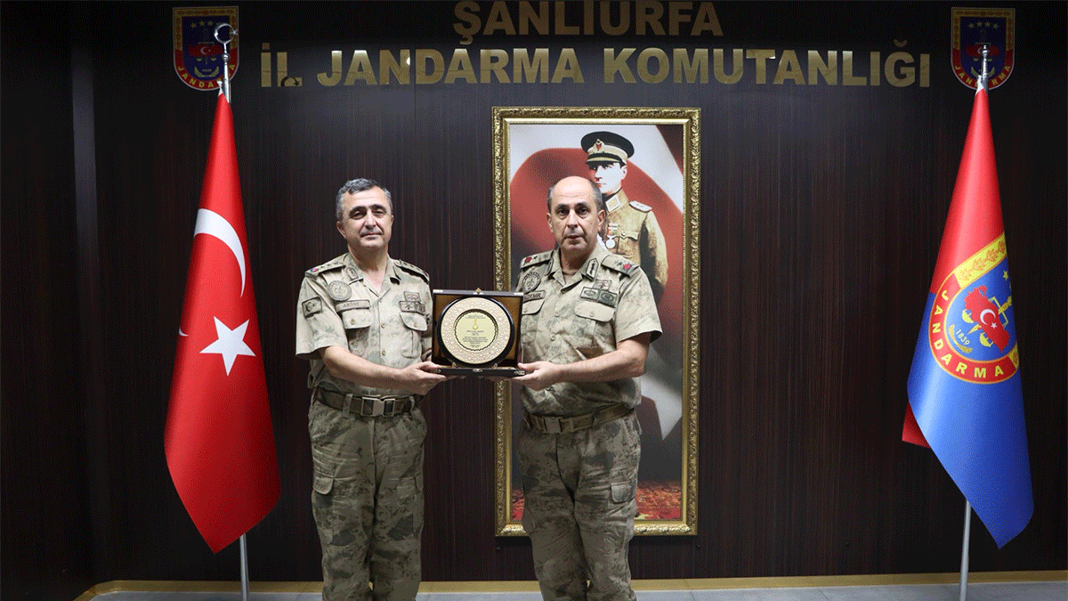 Şanlıurfa’da görev yapan albay Ağrı’ya atandı! Veda plaketi verildi