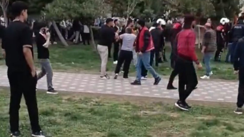 Şanlıurfa’da AVM önünde kavga! Ortalık savaş alanına döndü
