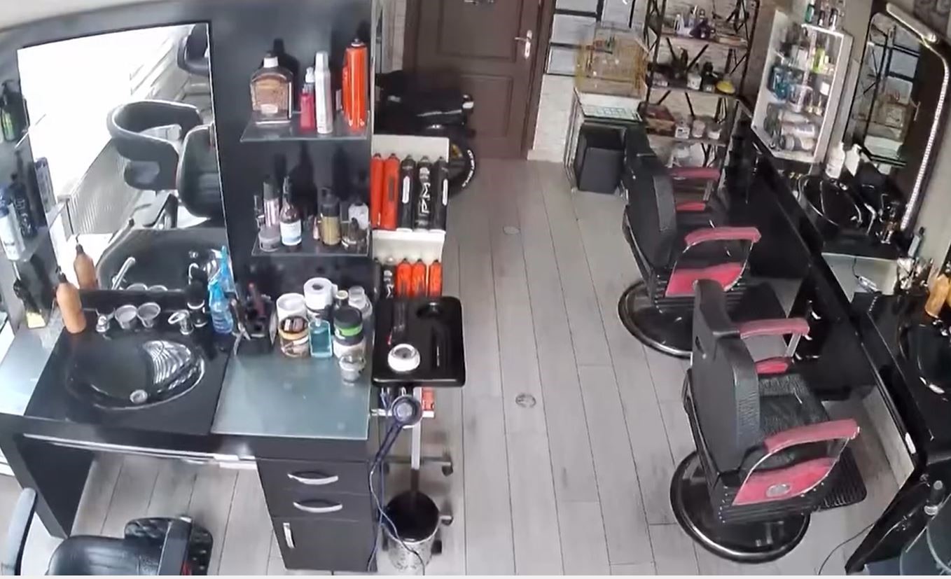 İstanbul’da deprem anı kamerada... İşte o anlar