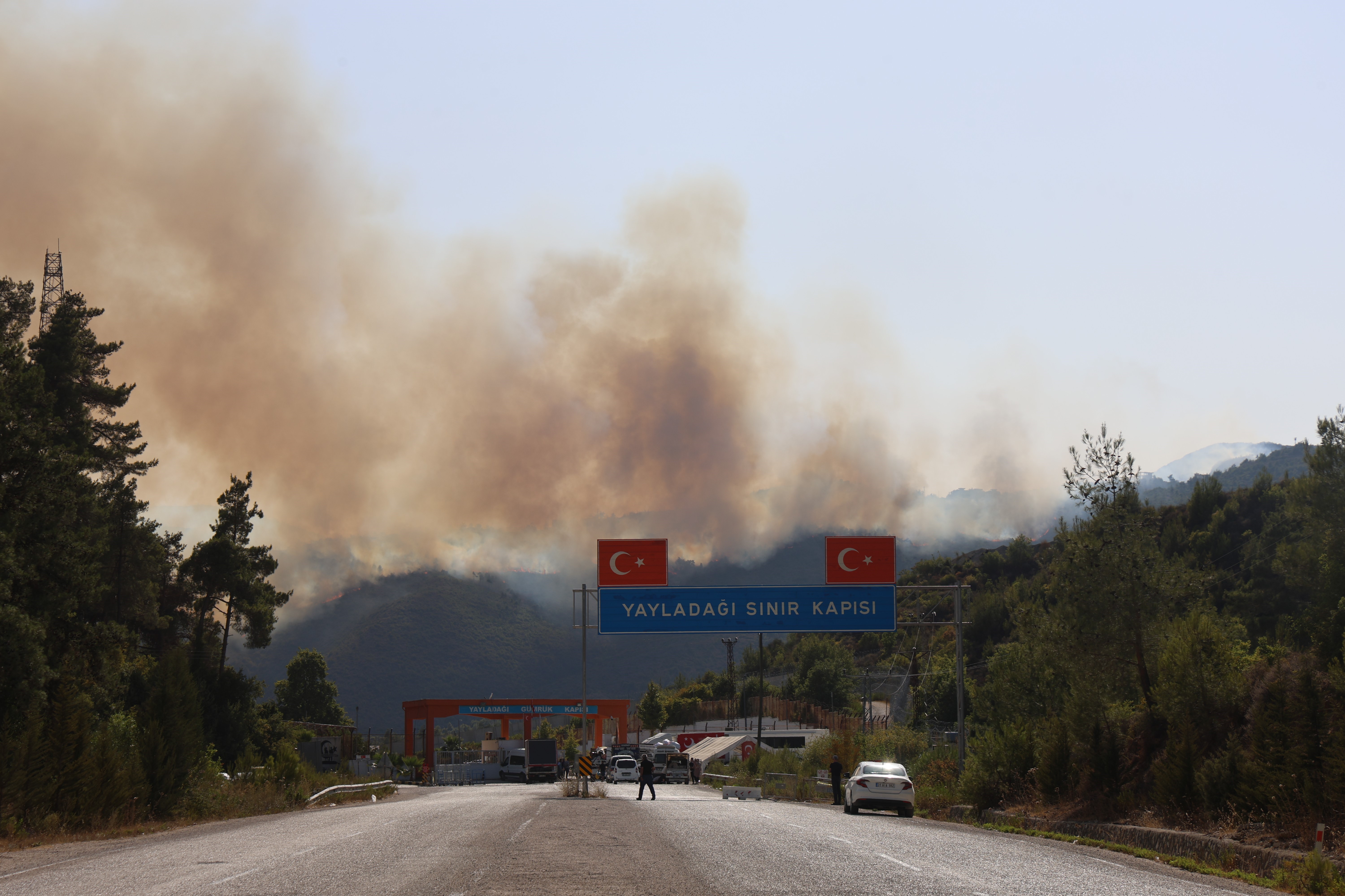 Suriye’deki yangın Türkiye’ye sıçradı! Sınır ötesinde yangın...
