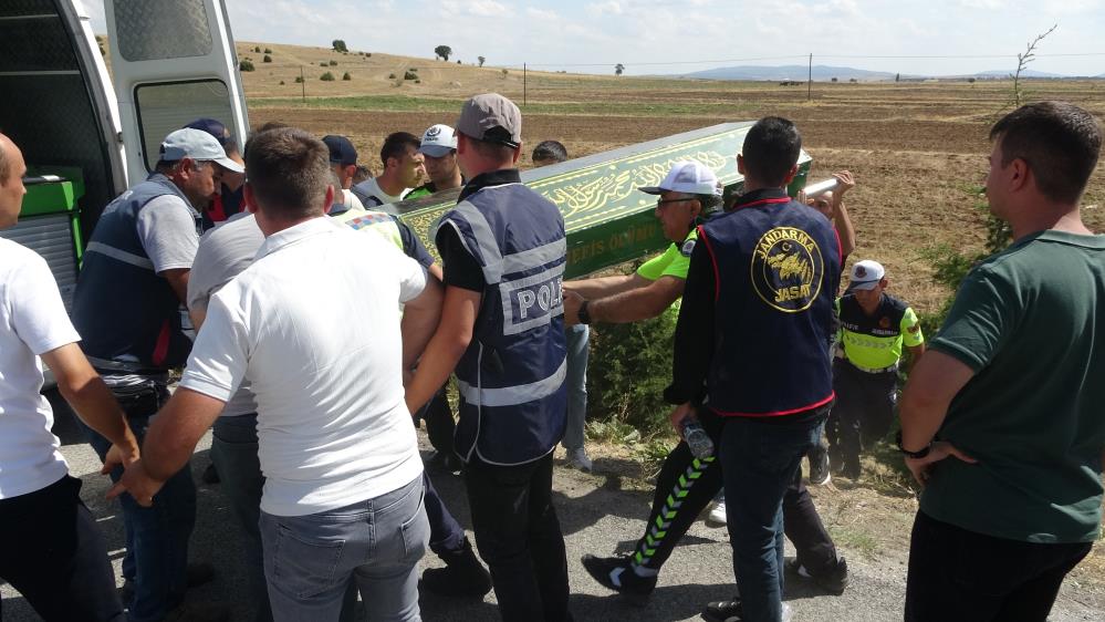 Yol kontrolü esnasında otomobil çarpan uzman çavuş şehit oldu