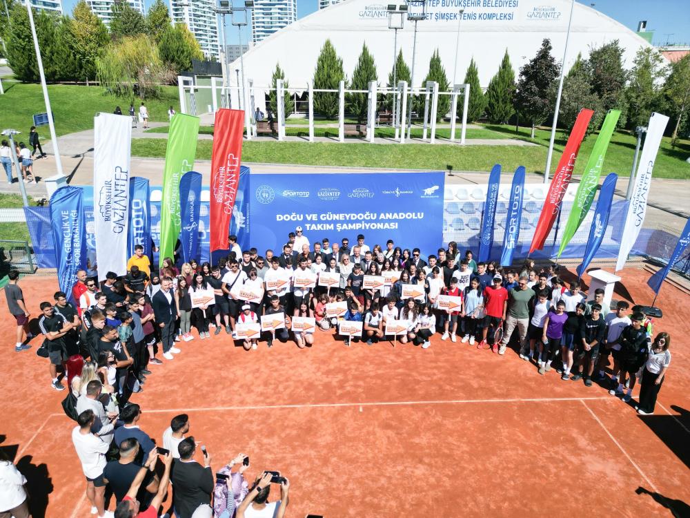 Teniste şampiyona heyecanı başladı! Şanlıurfa'dan yarışmacılar da var