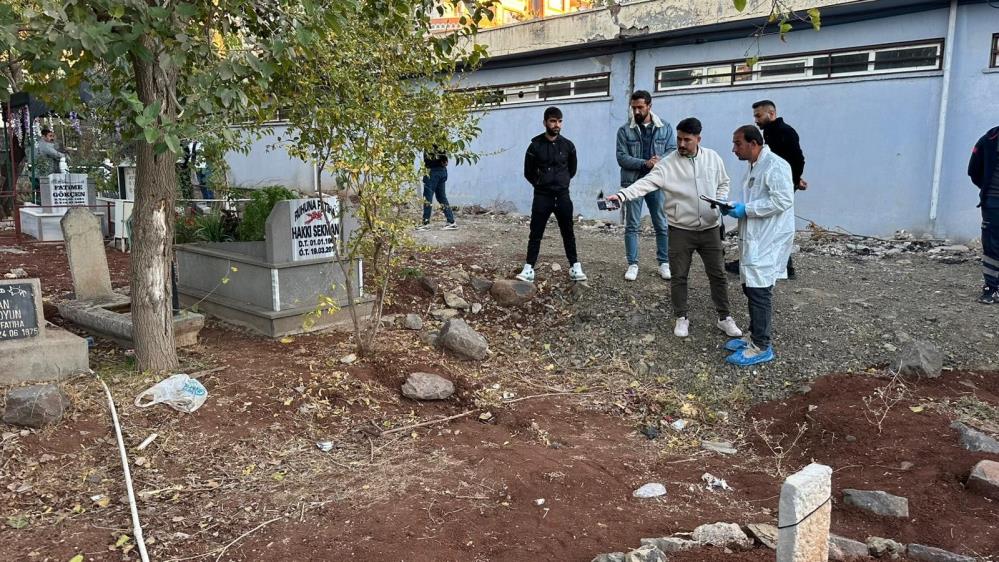 Şanlıurfa'da mezarlık ziyaretinde şok manzara! Ekipler hemen olay yerine gitti