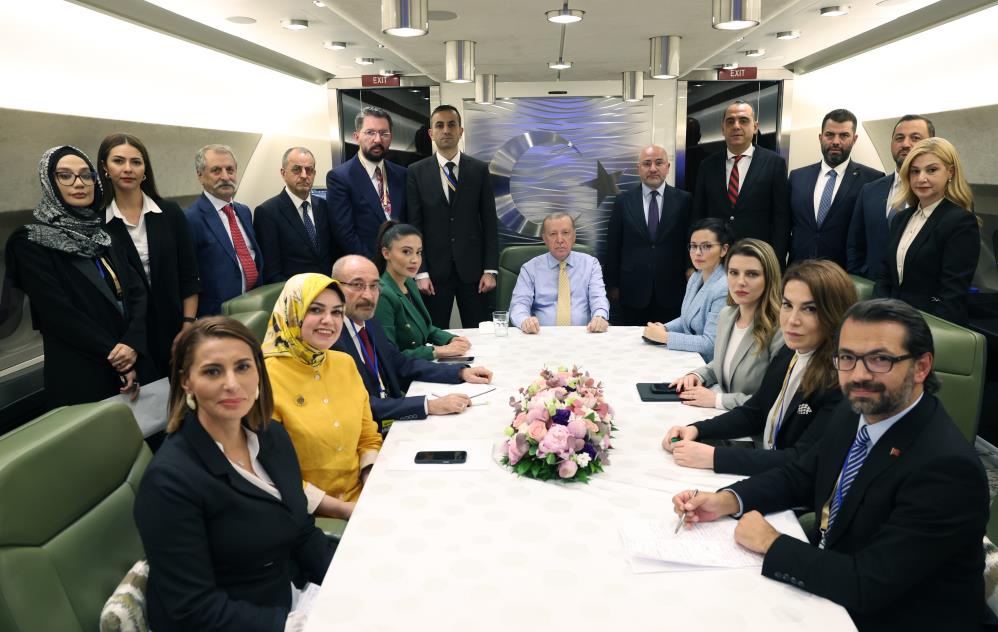 Cumhurbaşkanı Erdoğan'dan nüfus artış hızına tepki: "Neden 5 çocuk olmasın?"