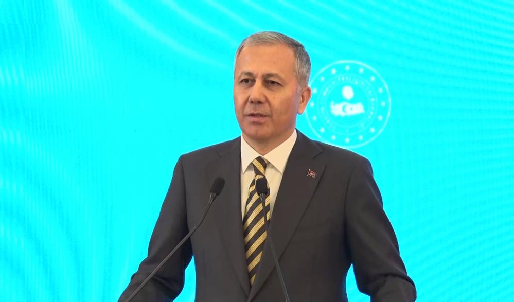 Bakan Yerlikaya’dan polislere müjde: Çalışma saatinde 4 gruplu 12/36 sistemine geçiyoruz!