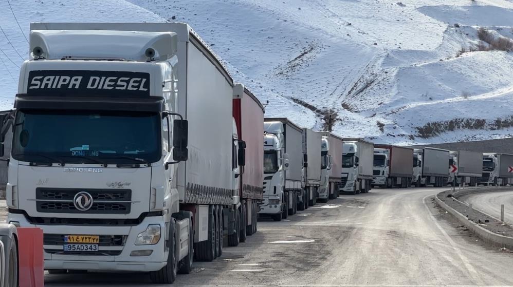 Türkiye-İran sınır kapısında 2 kilometrelik kuyruk