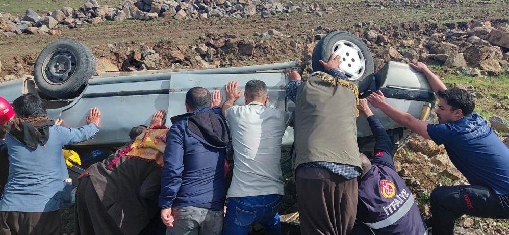 Şanlıurfa-Diyarbakır yolunda kaza: Araç ters döndü, yaralı var!