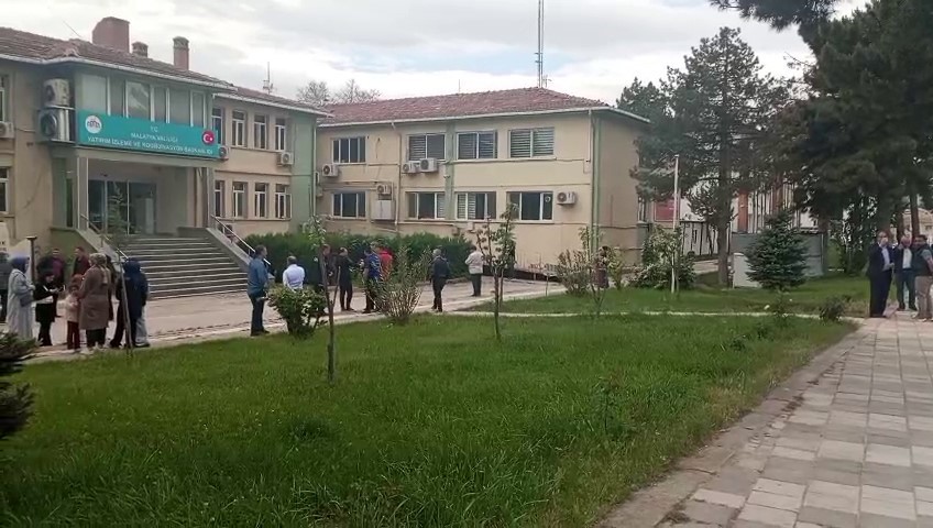 Malatya'da 5.6 büyüklüğünde deprem: Valilik son durumu açıkladı