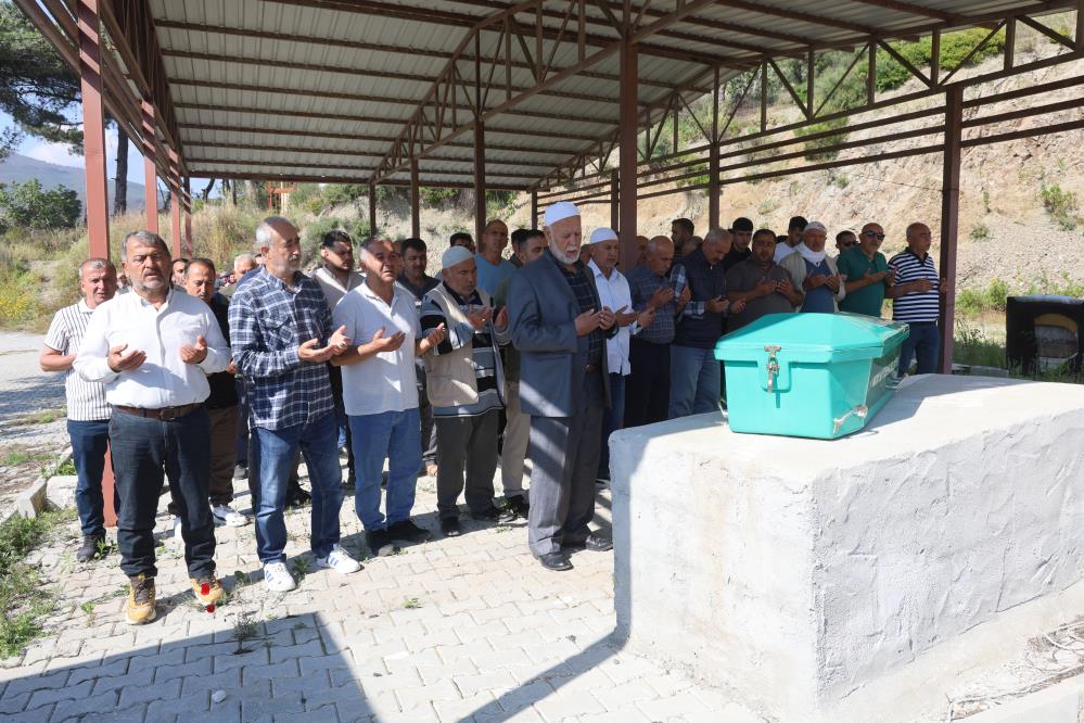 Cani baba 3 yaşındaki çocuğunu boğarak öldürdü! Ardından parçalara ayırdı
