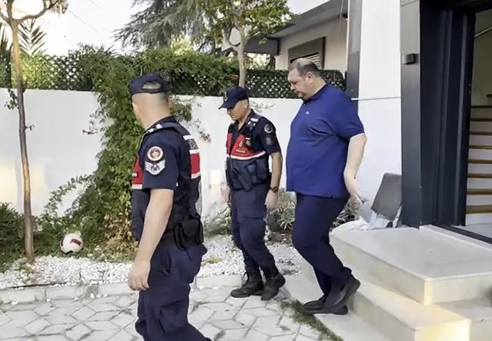 Menderes Belediye Başkanı İlkay Çiçek görevden uzaklaştırıldı