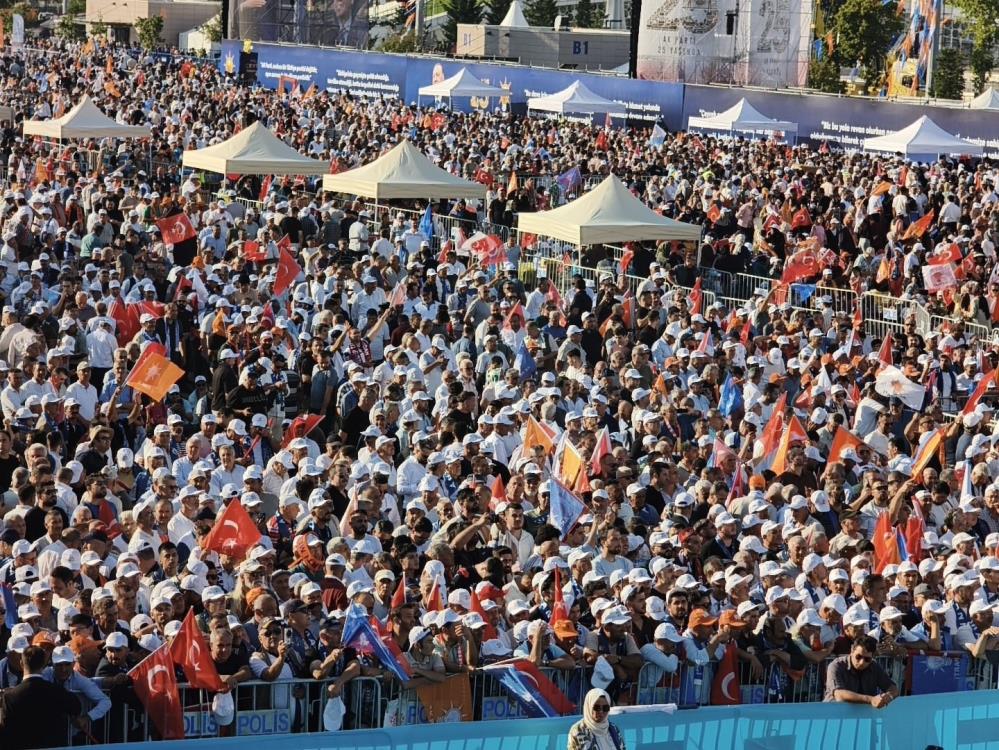 AK Parti'nin 25. yıl mitingine vatandaşlardan yoğun ilgi