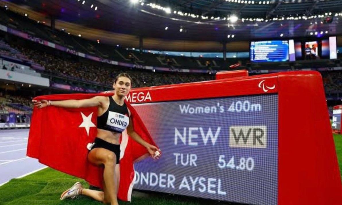 Milli Sporcu Aysel Önder’den dünya rekoru!