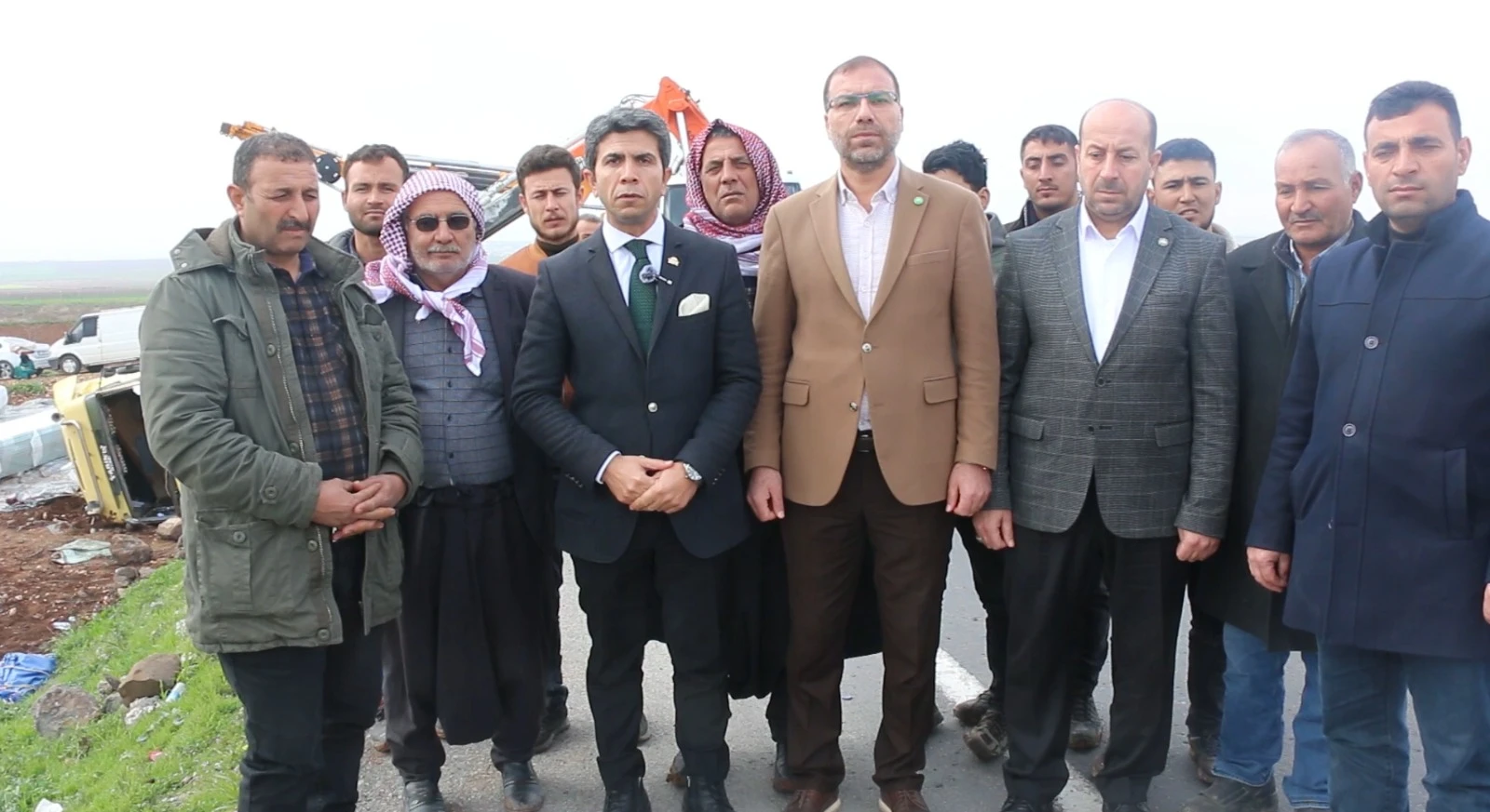 Özaslan milletvekillerine süre verdi   "Yol yapın yoksa meşhur olursunuz"